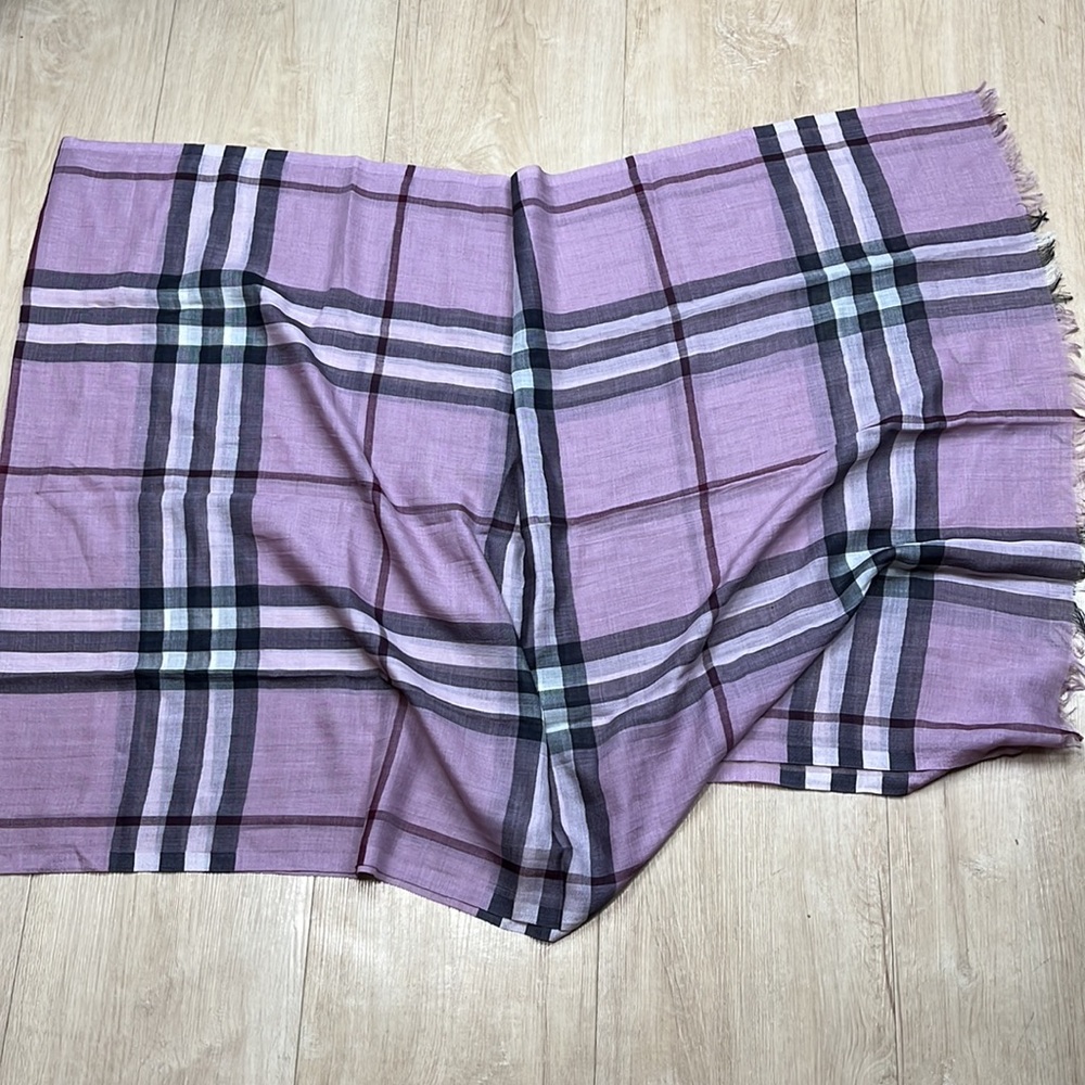 Burberry Check wool and silk scarf 220X70 CM - Picture 7 of 7